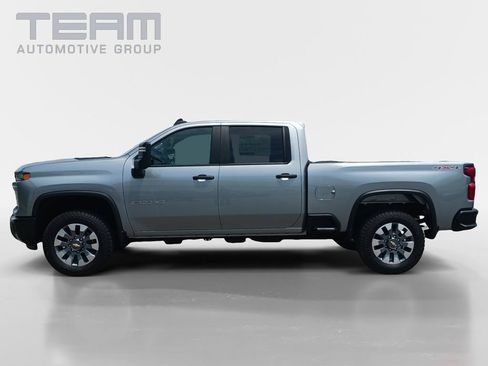 Used 2024 Chevrolet Silverado 2500 Custom w/ Custom Value Package AWD/4WD image 4