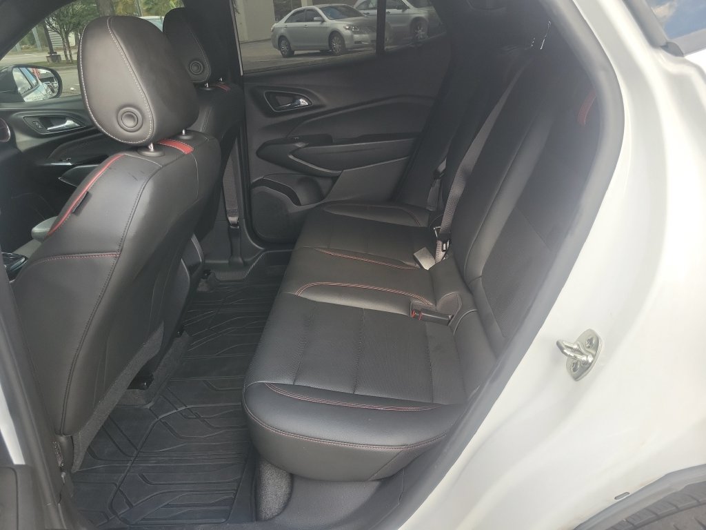 Used 2025 Chevrolet Trax RS w/ Sunroof Package FWD image 30