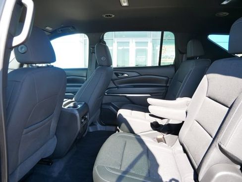 Used 2025 Chevrolet Traverse LT w/ Driver Confidence Package AWD/4WD image 8