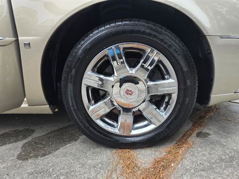 Used 2007 Cadillac DTS image 30