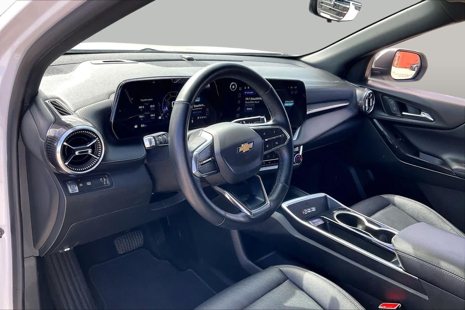 Used 2025 Chevrolet Equinox LT w/ Convenience Package II FWD image 17