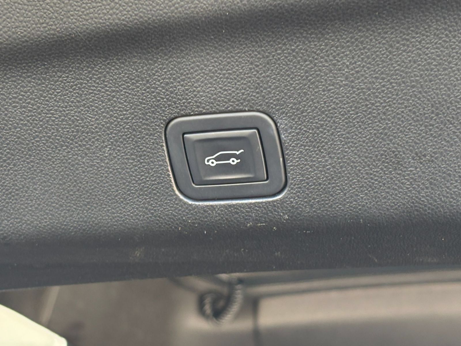 Used 2025 Chevrolet Tahoe Z71 AWD/4WD image 24