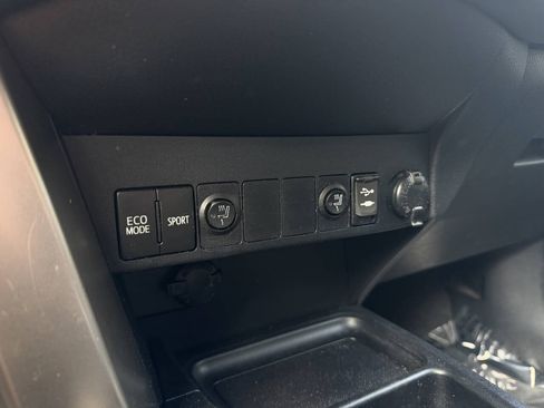 Used 2015 Toyota RAV4 XLE AWD/4WD image 24