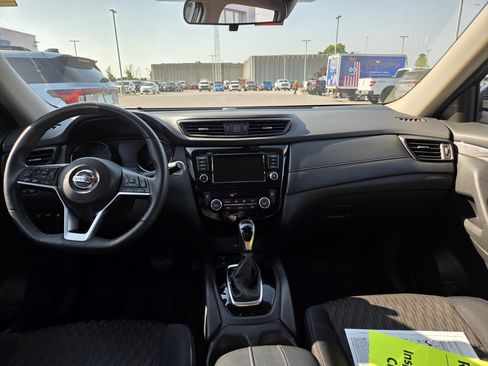 Used 2019 Nissan Rogue SV w/ Premium Package AWD/4WD image 5