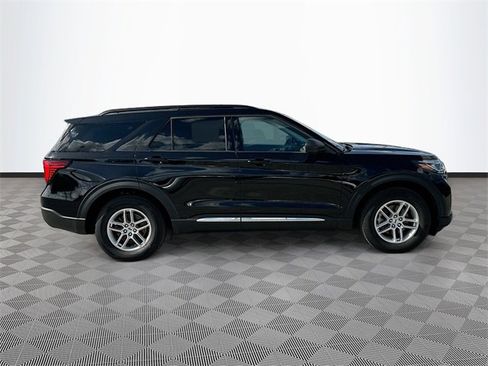 Used 2025 Ford Explorer Active w/ Active Comfort Package image 4