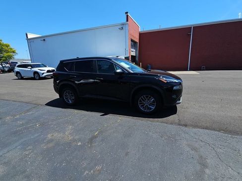 Used 2023 Nissan Rogue S AWD/4WD image 10