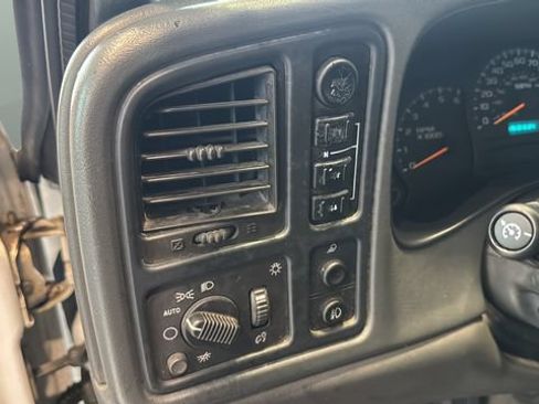Used 2005 Chevrolet Silverado 1500 4x4 Crew Cab w/ Safe And Sound Package image 9