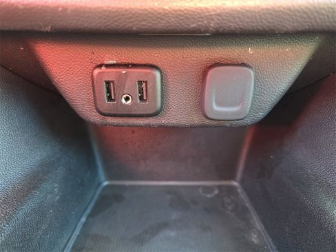 Used 2021 Chevrolet Traverse LT w/ LPO, Blackout Package image 22