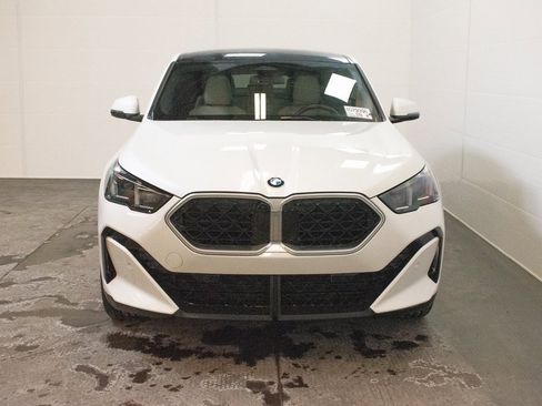 Certified 2025 BMW X2 xDrive28i w/ Premium Package image 2