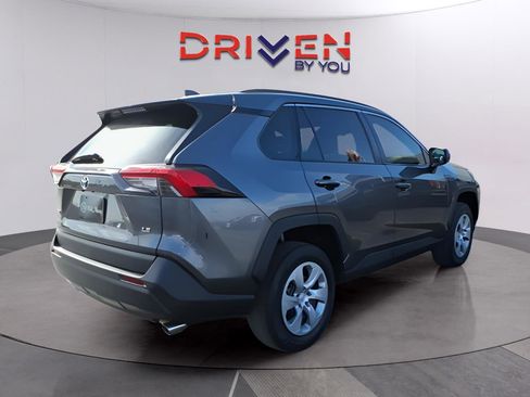 Used 2021 Toyota RAV4 LE image 5