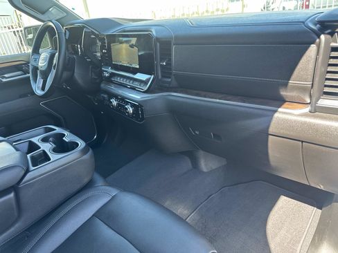 Used 2025 GMC Sierra 1500 SLT image 29