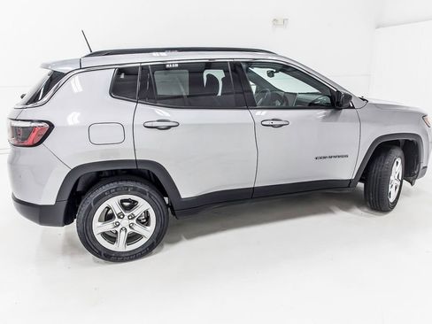Used 2023 Jeep Compass Latitude AWD/4WD image 9