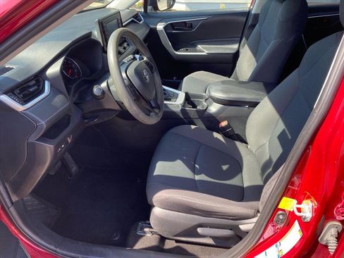 Used 2019 Toyota RAV4 LE w/ Carpet Mat Package AWD/4WD image 9