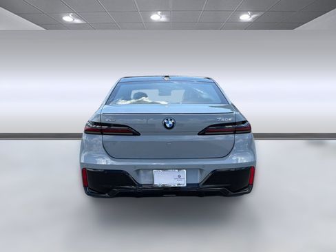 New 2026 BMW 750e xDrive AWD/4WD image 9