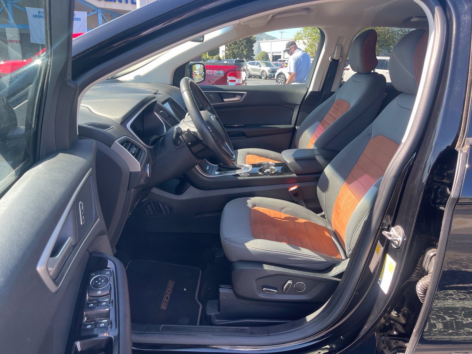 Used 2018 Ford Edge SEL w/ Equipment Group 201A FWD image 4