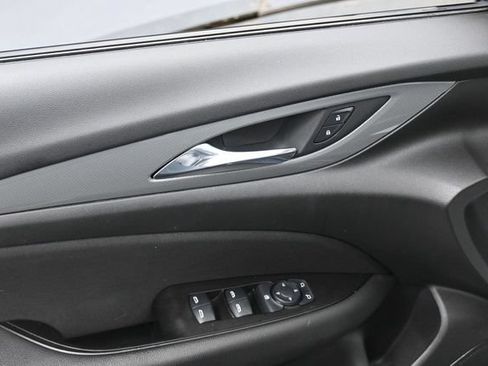 Used 2018 Buick Regal Preferred FWD image 8