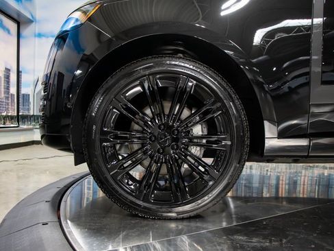 New 2026 Land Rover Range Rover SE image 7