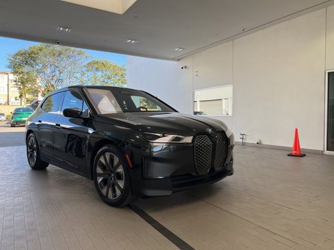 Certified 2023 BMW iX xDrive50 w/ Premium Package image 4