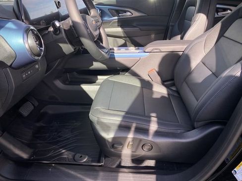 New 2026 Chevrolet Equinox EV LT FWD image 31