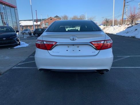 Used 2016 Toyota Camry SE image 4