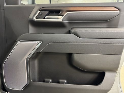 Used 2025 GMC Sierra 3500 Denali w/ Denali Reserve Package image 29