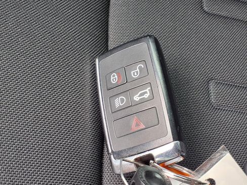 Used 2022 Land Rover Defender 90 AWD/4WD image 25
