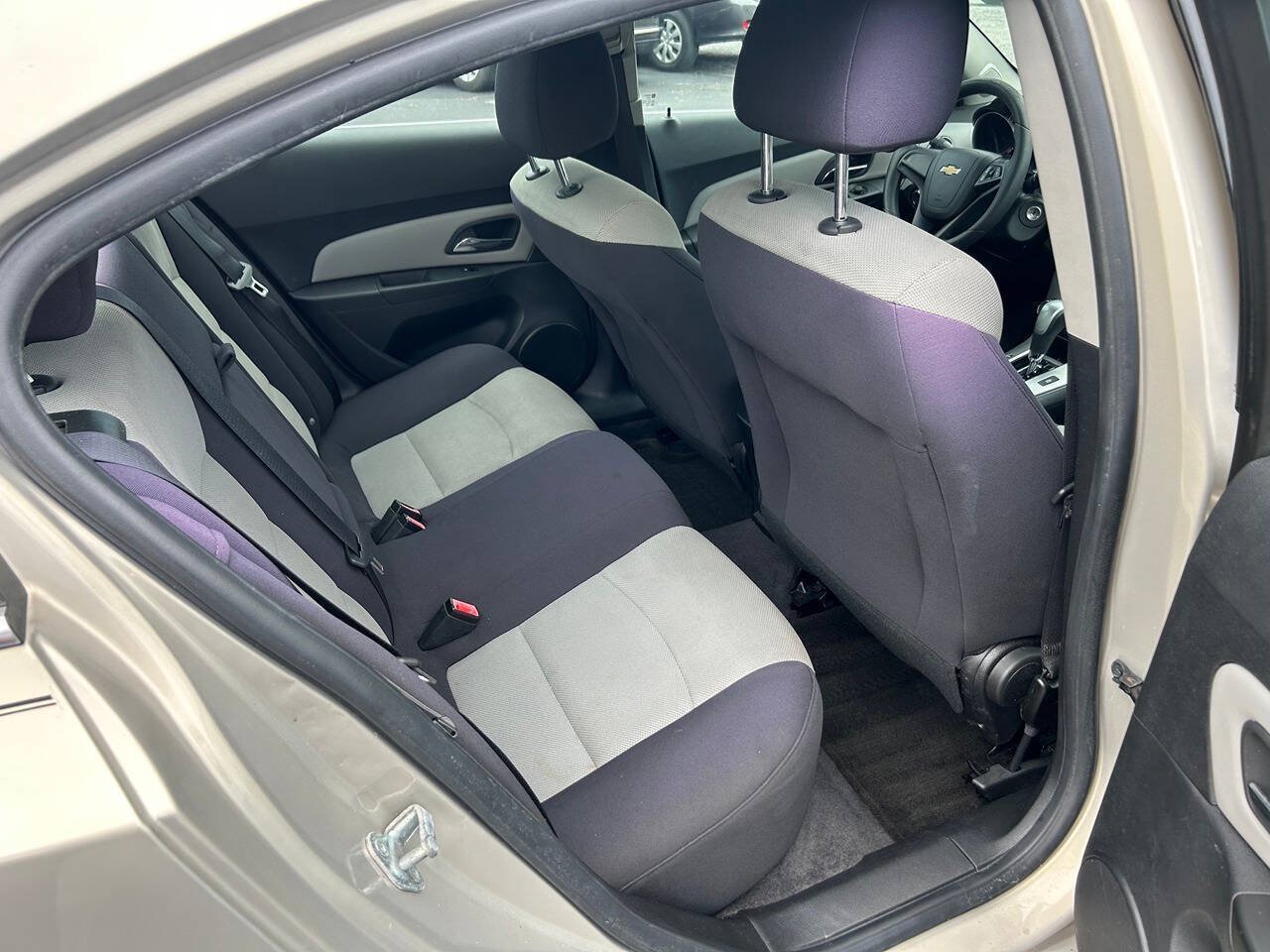 Used 2012 Chevrolet Cruze LS w/ Connectivity Package FWD image 9