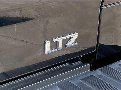 Used 2015 Chevrolet Silverado 1500 LTZ Z71 w/ LTZ Plus Package AWD/4WD image 10