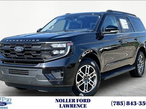 Certified 2025 Ford Expedition Active AWD/4WD image 1