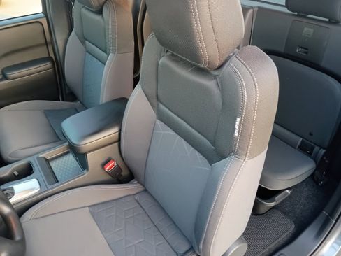 Used 2025 Nissan Frontier SV RWD image 30