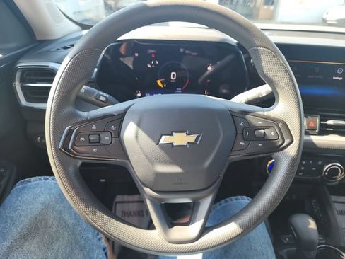 Used 2024 Chevrolet TrailBlazer LT AWD/4WD image 13