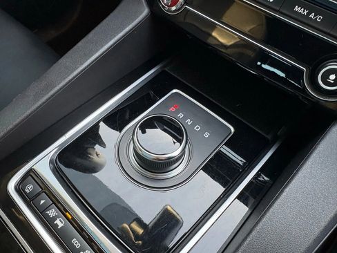 Used 2020 Jaguar F-PACE Premium image 19