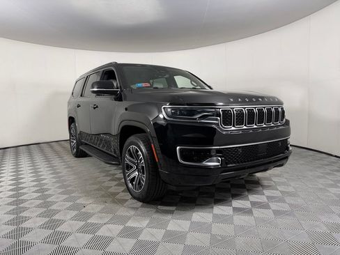 Used 2025 Jeep Wagoneer 4WD image 4