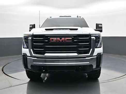 Used 2025 GMC Sierra 2500 Pro AWD/4WD image 2