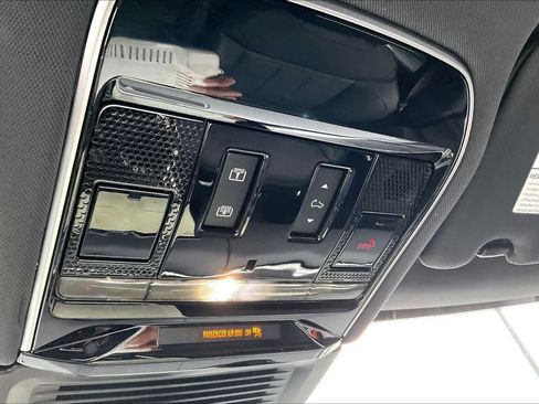 Used 2023 Land Rover Range Rover Sport SE Dynamic image 36