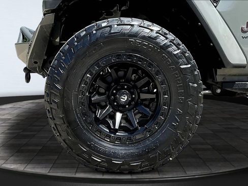 Used 2021 Jeep Wrangler Unlimited Rubicon AWD/4WD image 32