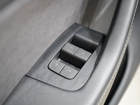 Used 2023 Tesla Model Y Long Range image 18