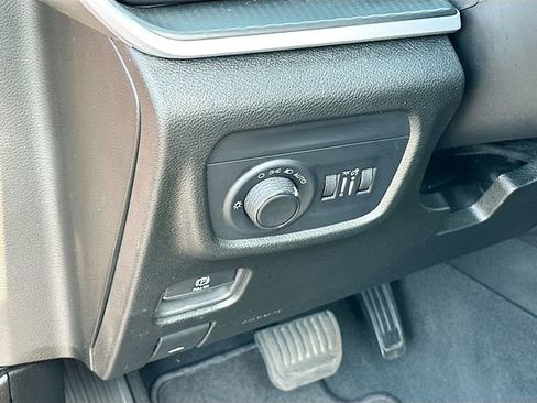 Used 2024 Jeep Grand Cherokee Altitude image 10