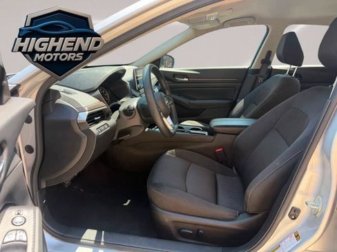 Used 2024 Nissan Altima 2.5 SV FWD image 12