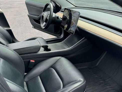 Used 2020 Tesla Model 3 Performance image 9