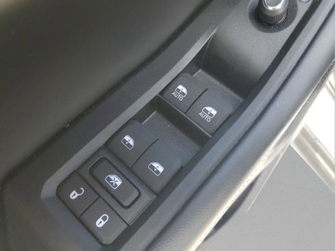 Certified 2024 Jeep Grand Cherokee Altitude image 18