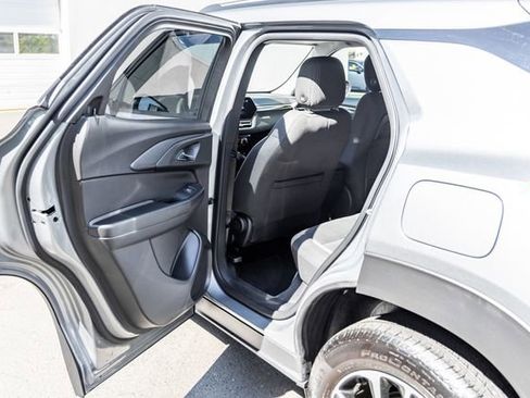 Used 2025 Chevrolet TrailBlazer LT w/ Driver Confidence Package AWD/4WD image 19