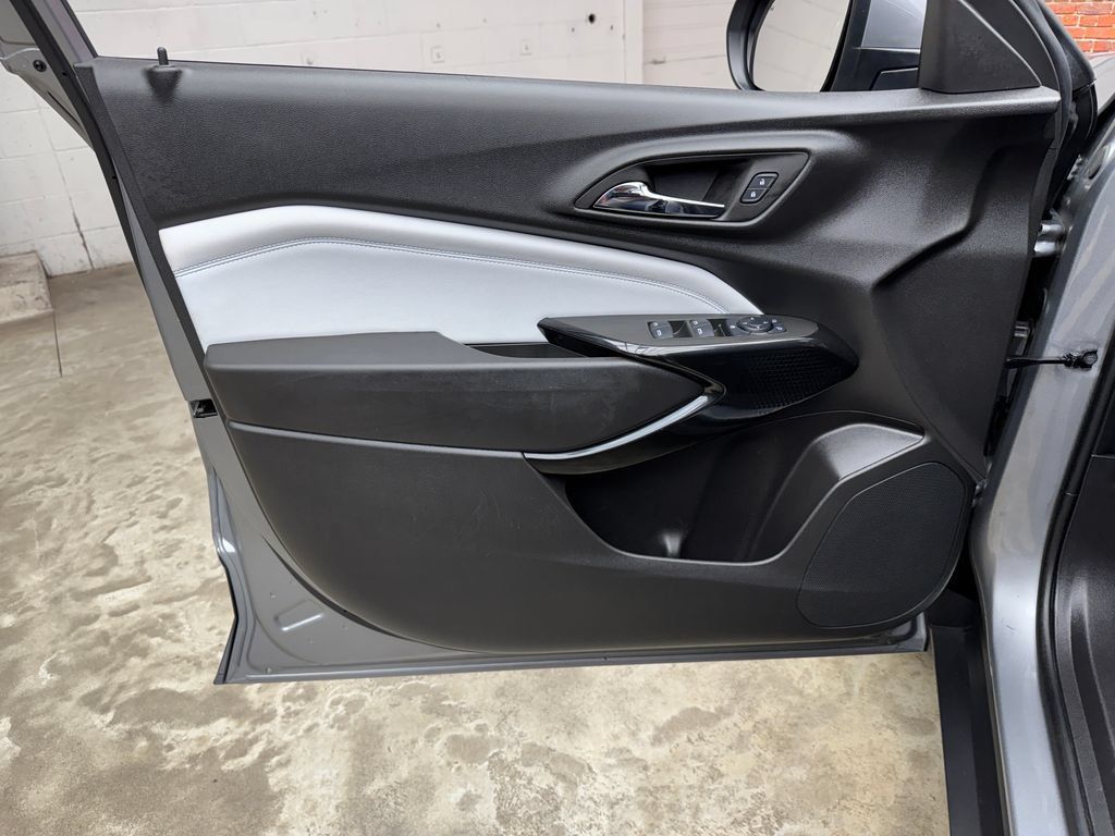 Used 2025 Chevrolet Trax LT w/ Driver Confidence Package FWD image 8