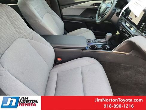 Used 2025 Toyota Camry LE w/ Convenience Package FWD image 15