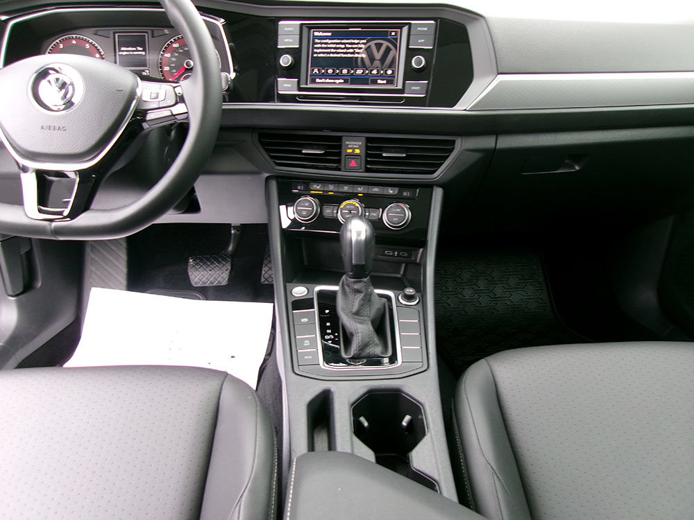 Used 2020 Volkswagen Jetta SE w/ SE Cold Weather Package FWD image 13