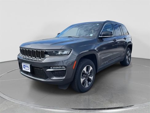 Used 2022 Jeep Grand Cherokee Limited 4xe image 3