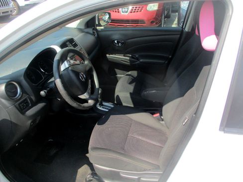 Used 2018 Nissan Versa SV image 9