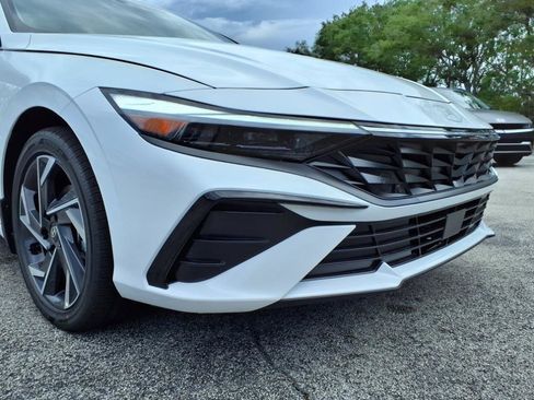 New 2025 Hyundai Elantra Limited image 42