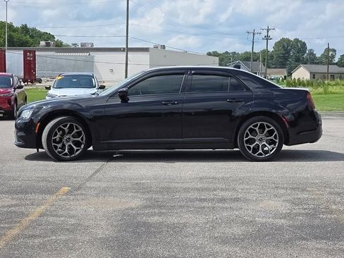 Used 2018 Chrysler 300 Touring w/ Sport Appearance Package image 4