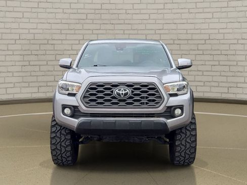 Used 2020 Toyota Tacoma TRD Off-Road w/ Technology Package AWD/4WD image 2